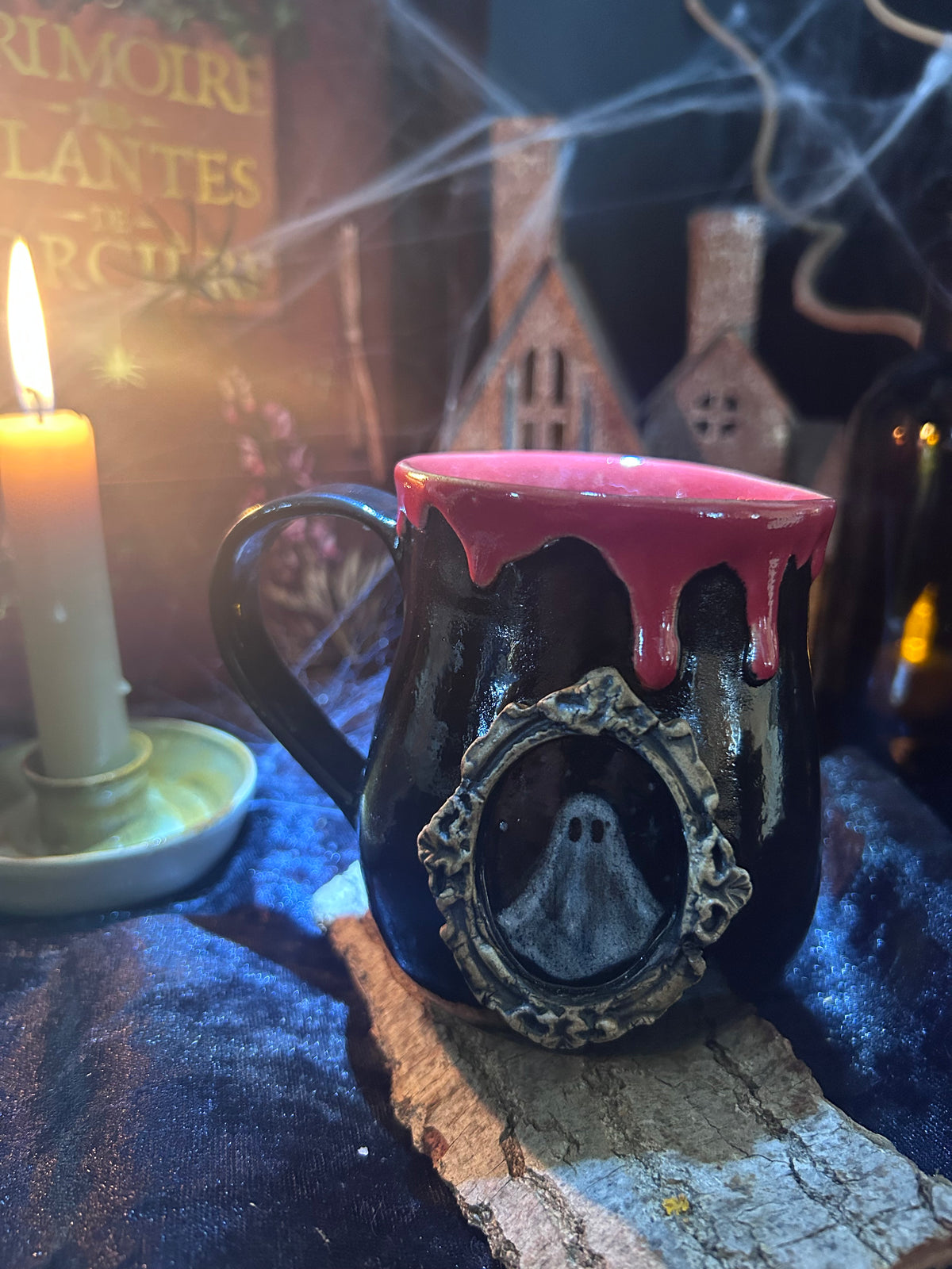 Le Portrait du Fantôme — Mug gothique en grès