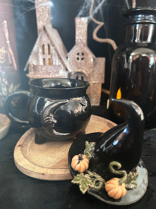 Le Chaudron des Citrouilles Oubliées – Mug à couvercle en céramique