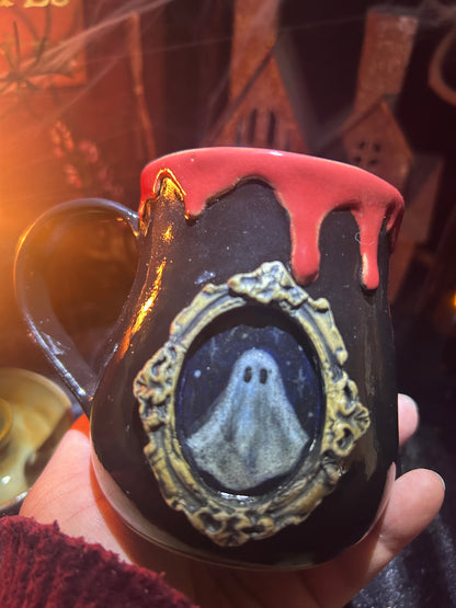 Le Portrait du Fantôme — Mug gothique en grès