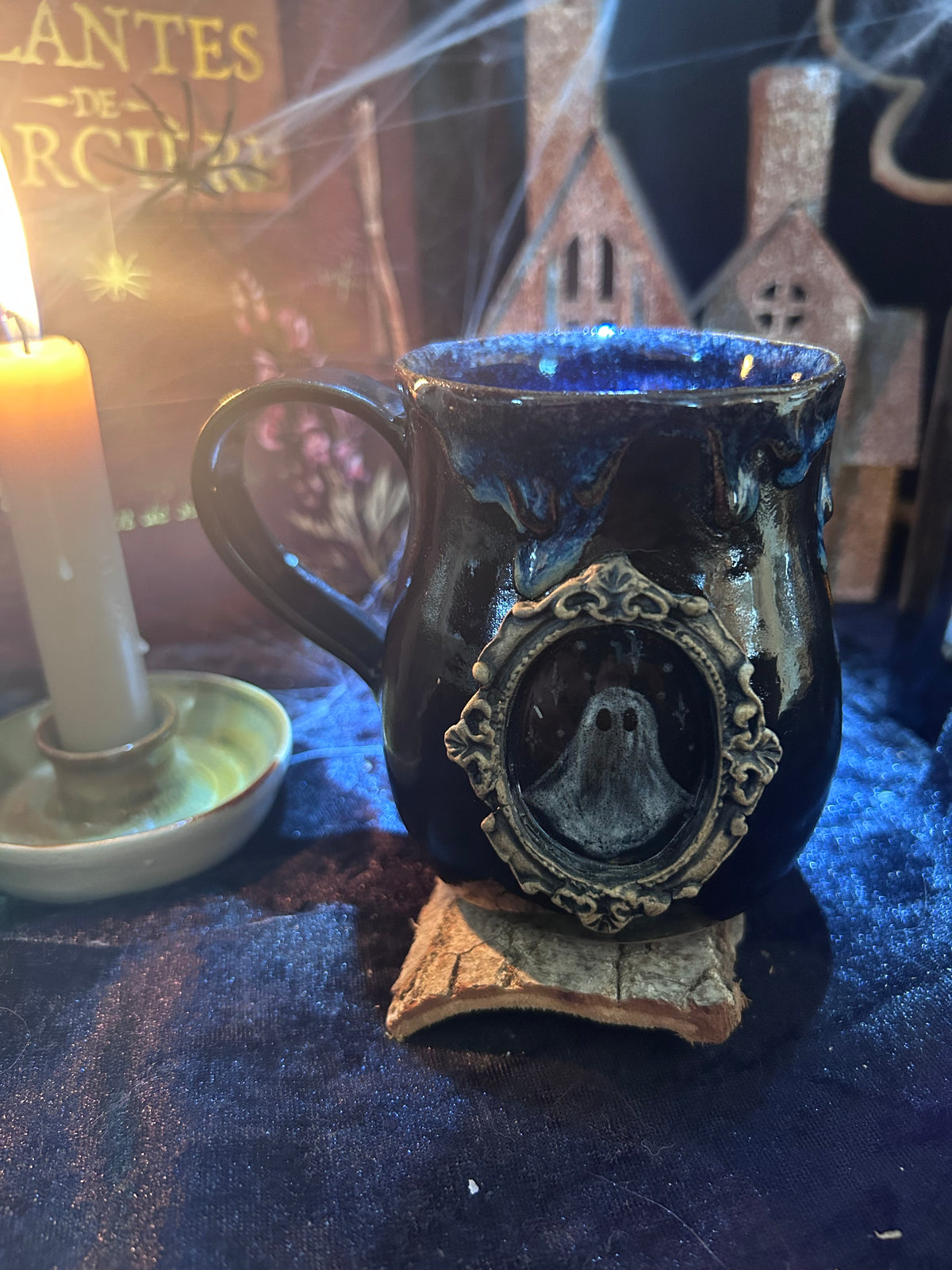 Le Portrait du Fantôme — Mug gothique en grès