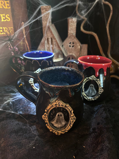 Le Portrait du Fantôme — Mug gothique en grès